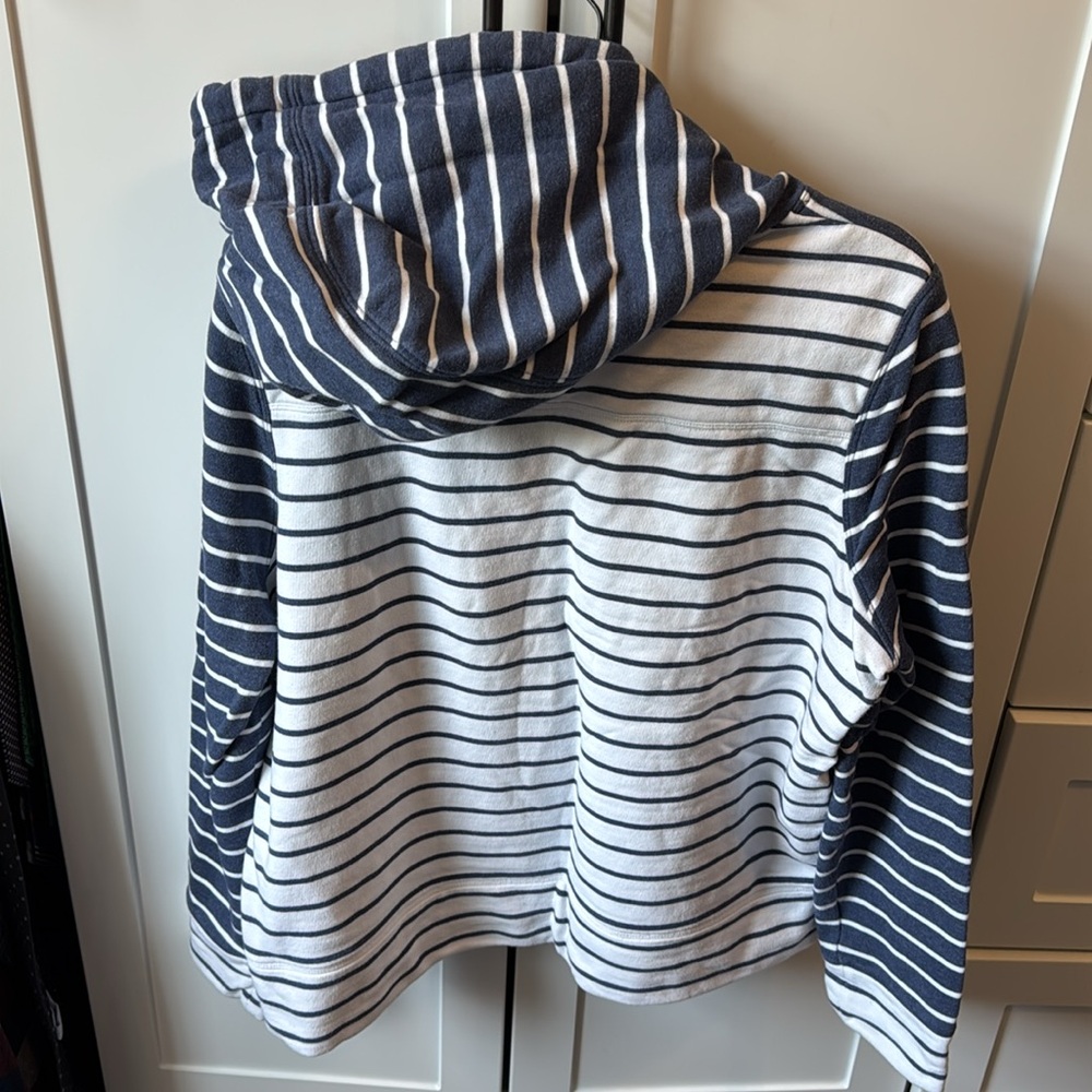 Vineyard Vines Navy and Cream Striped Hoodie. - Picture 3 of 8